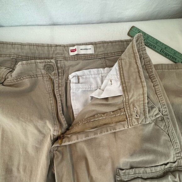 Wrangler Tan Cargo Pants with Utility Design Size 32X30 #A1 - Picture 3 of 9